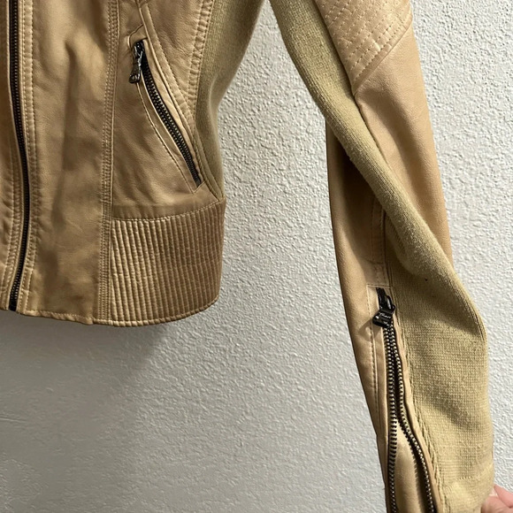 Guess Women'sJacket SmallFaux Leather Full ZipMotorcycleJacket PRICE DROP❤️ - Picture 3 of 8